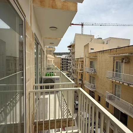 Modern 2/1 Bedroom In #5 Apartment *