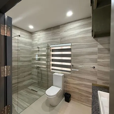 Modern 2/1 Bedroom In #5 *