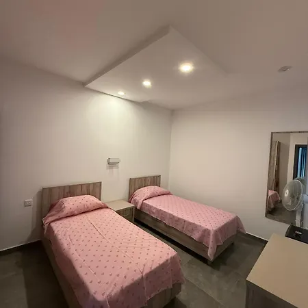 Modern 2/1 Bedroom In #5 *