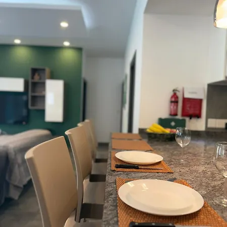 Modern 2/1 Bedroom In #5