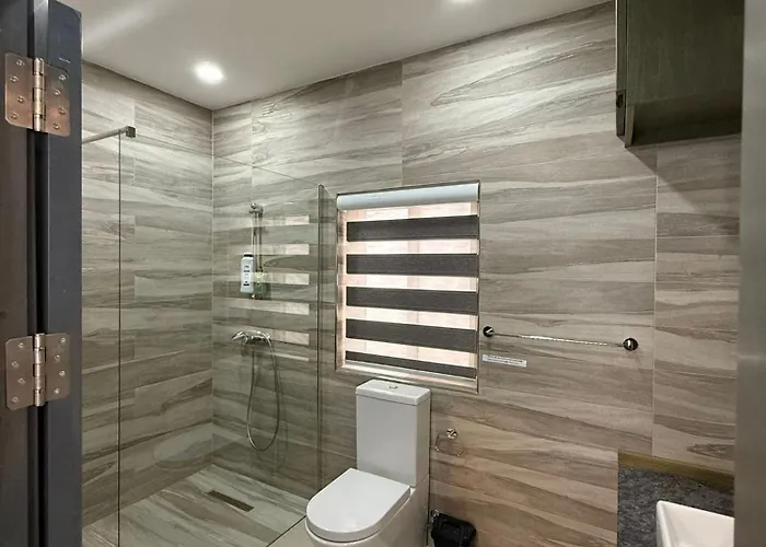 Modern 2/1 Bedroom In #5 *